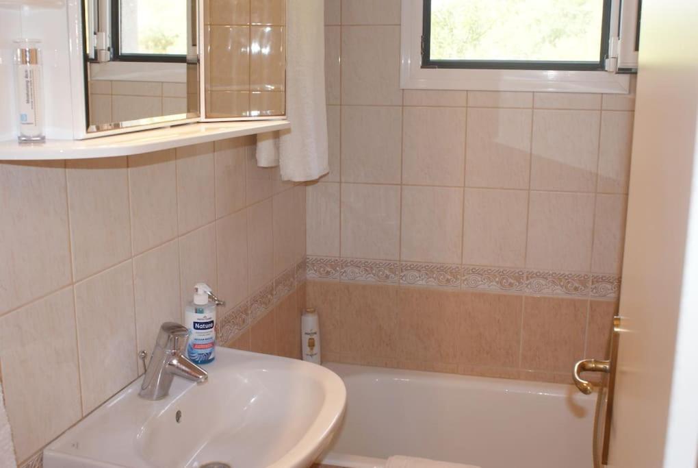 Alexandra'S Apartment กาลามิตซี ภายนอก รูปภาพ